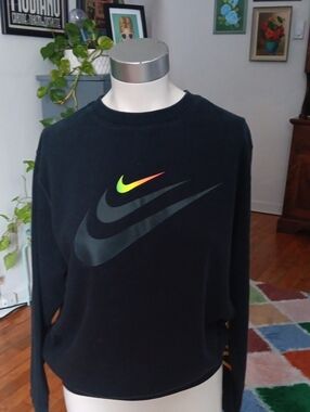 Nike Black Crew Neck Sweatshirt with Neon Accents Size Mens Medium